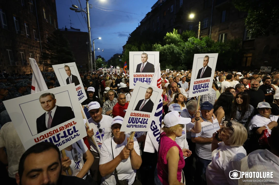 Ruling party’s electoral proposal contested by opposition alliance