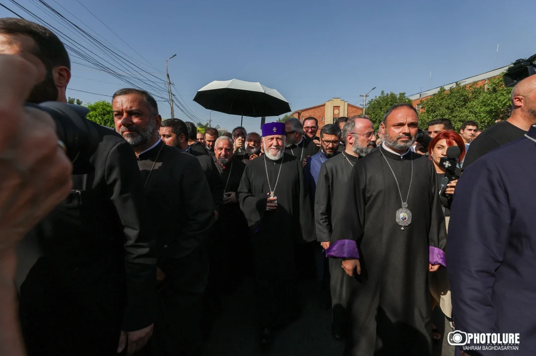 Armenian Catholicos appears in unprecedented criminal trial as judge recuses himself