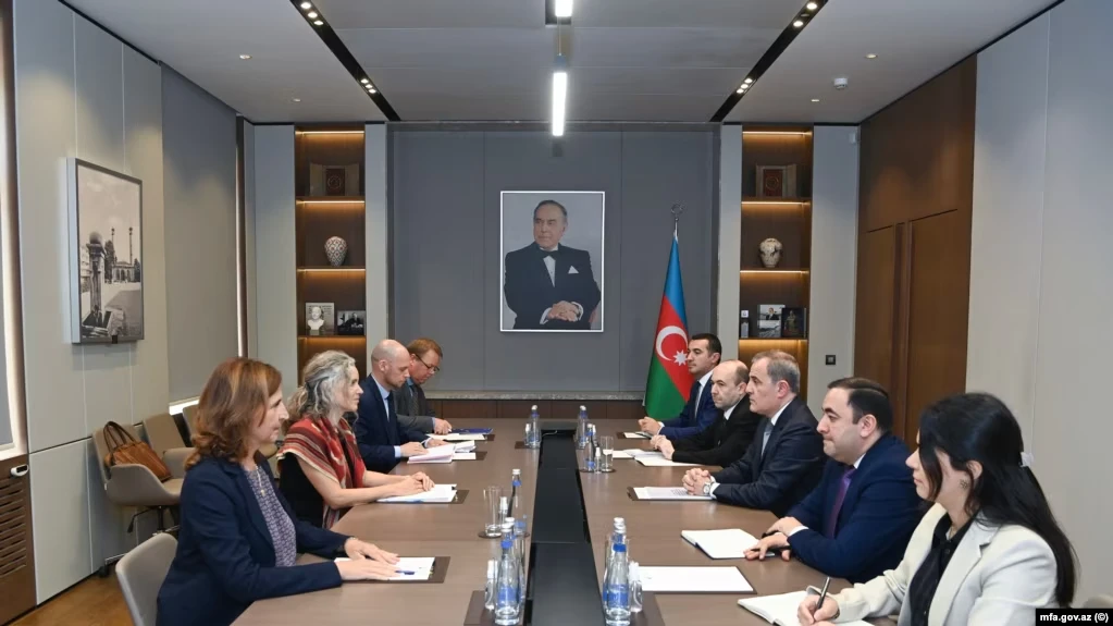 Որոշ վայրերի ծագման վերաբերյալ խորապես տարբերվող տեսակետներ կան. Մագդալենա Գրոնո