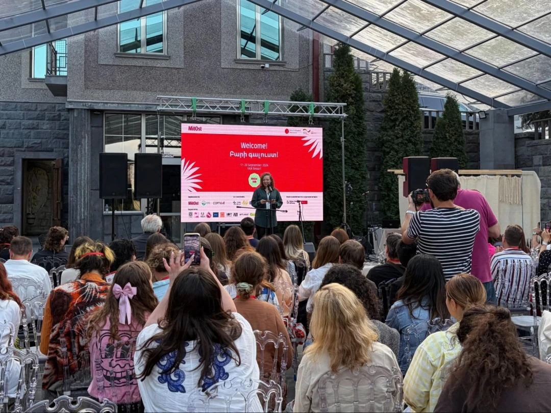 The opening ceremony of the MitOst Festival, hosted by Christina Nuhr, at Van Resort in Vanadzor. Jan Limburski/CivilNet