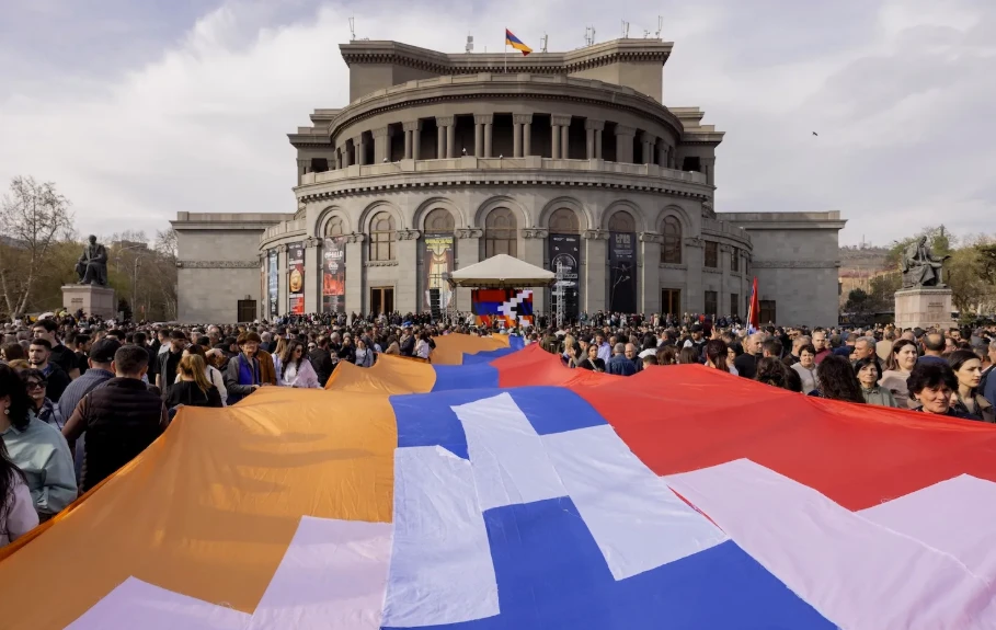 Pashinyan’s peace push comes amid democratic backsliding, Foreign Policy article says