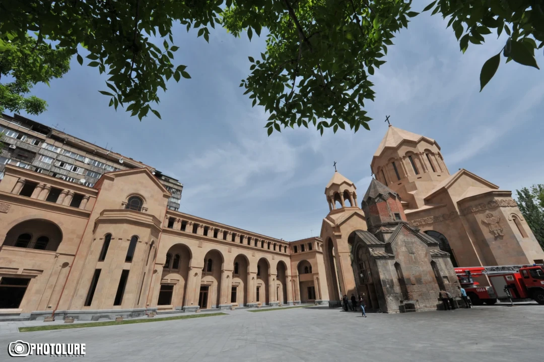 Երևանի Սուրբ Աննա և Կաթողիկե Սուրբ Աստվածածին եկեղեցիները։