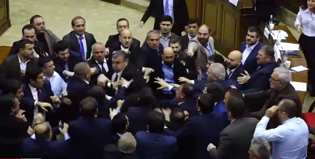 Բարեվարքությունը՝ բռունցքների տակ