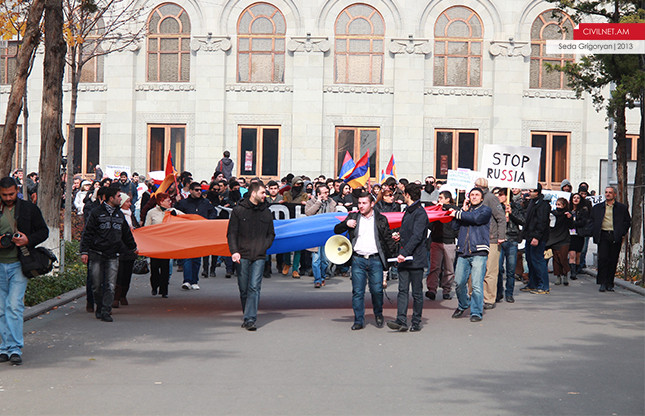 Պուտինի այցի առիթով՝ Սերժ Սարգսյանի դեմ