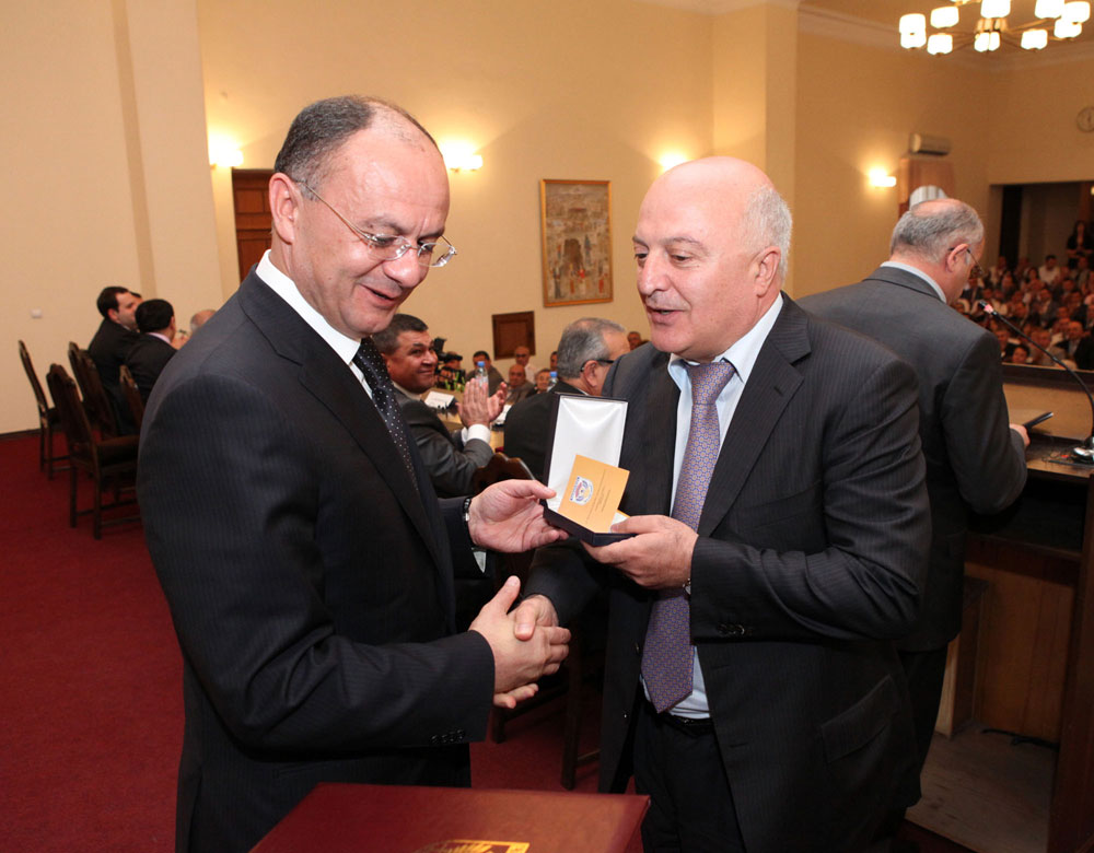 Պաշտոնյաները դատախազության օրն են նշում
