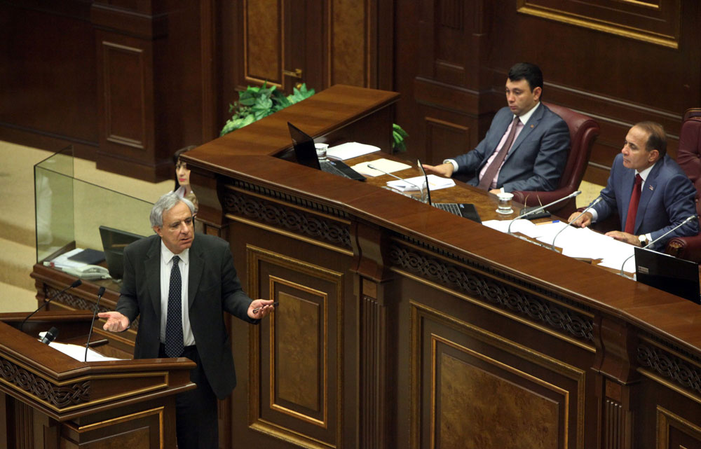 Բուռն խորհրդարան