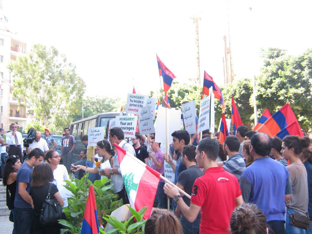 Բողոքի ցույց Լիբանանում Հունգարիայի դեսպանատան առջև (ֆոտոշարք)