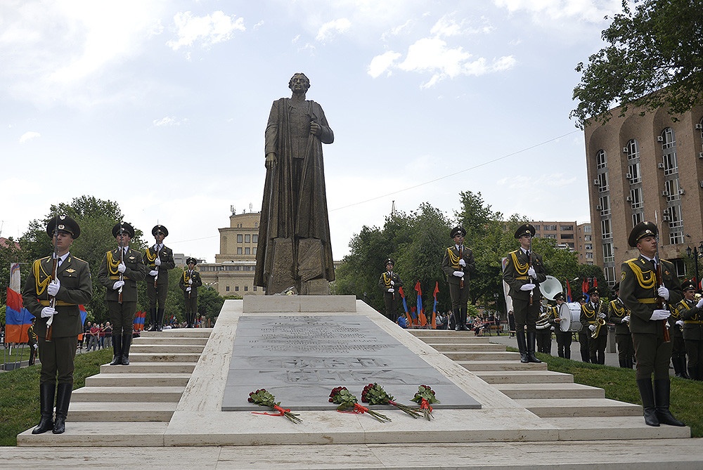 Նժդեհը, Պետրոս Մեծն ու ռուսական զենքը