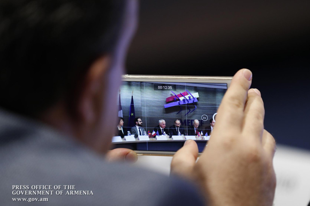 In France, Pashinyan Outlines Vision for Armenia’s Economy
