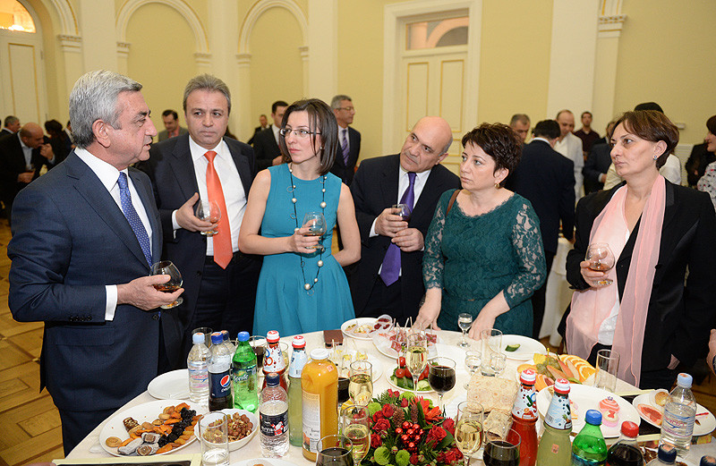 Եթե կա մեկը, որ բոլոր հարցերը լուծում է  սեփական գրպանից, դուք եք