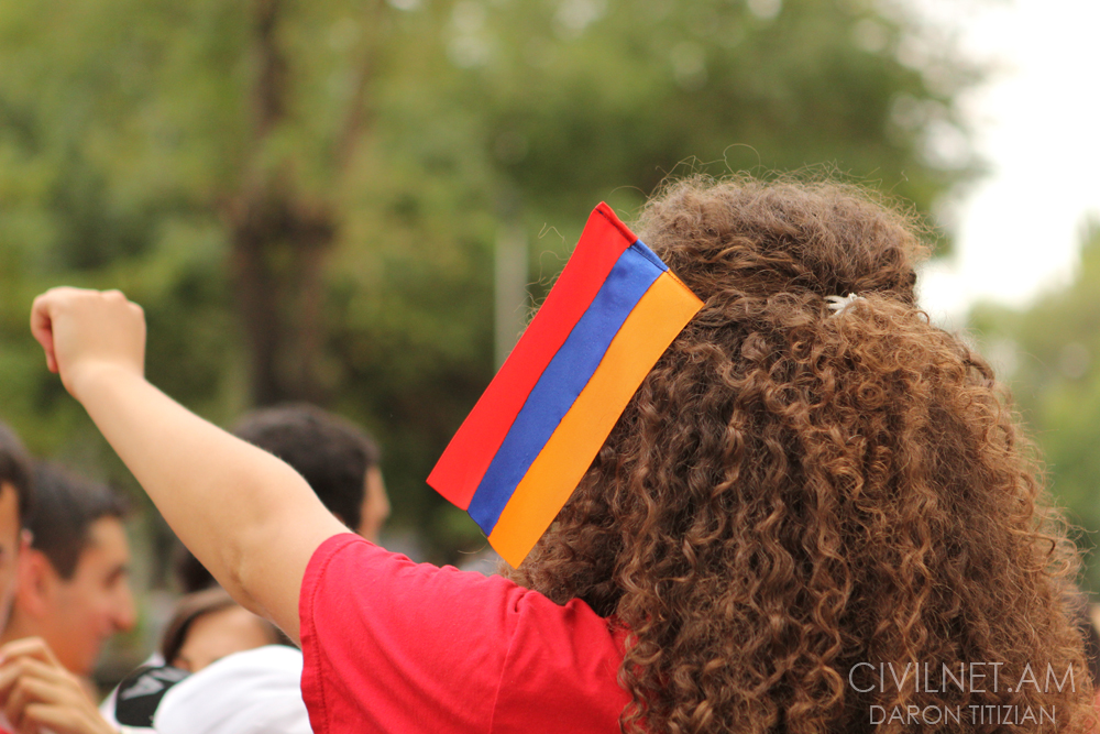 Երկրպագուները խաղից առաջ