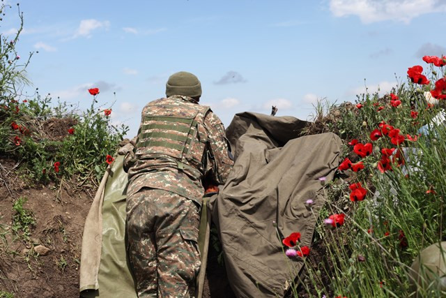 Զինվո՛ր, միգուցե դու ամայի ու անպետք տարածք ես պաշտպանում