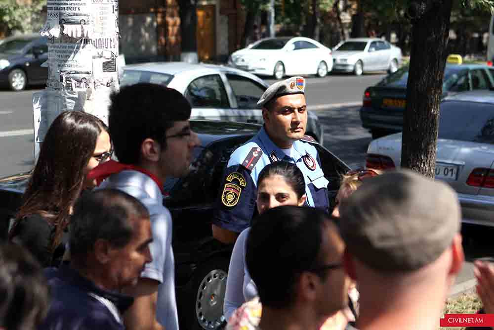 Բախում Բաղրամյան 26-ում. ֆոտոշարք