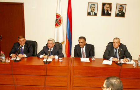 Սիրիայում հայերը պետք է չեզոք լինեն. Սերժ Սարգսյան