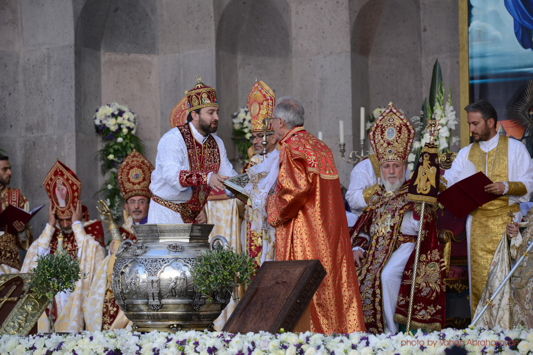 Մյուռոնօրհնեք. ֆոտոշարք