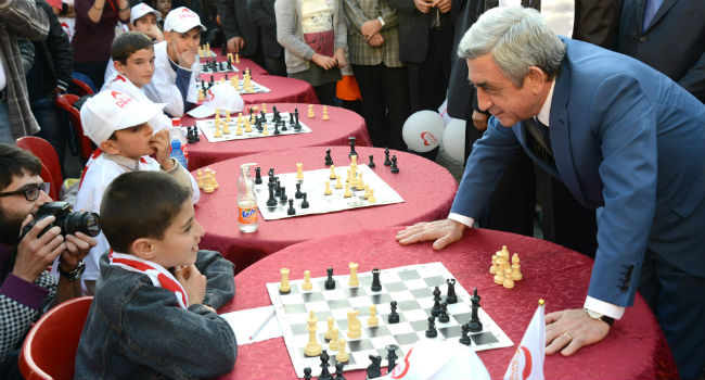 Սերժ Սարգսյանը ժամանակ է ձգում