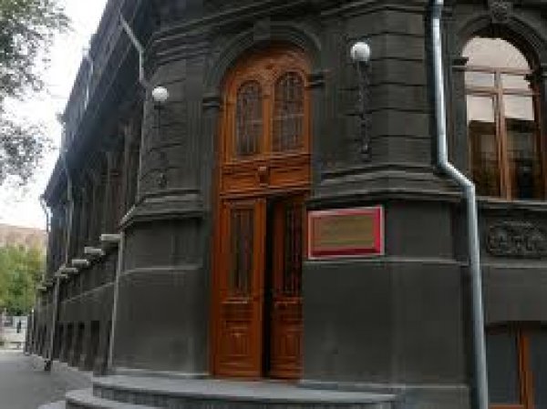 Կենտրոնանալ իշխանության դեմ պայքարի վրա