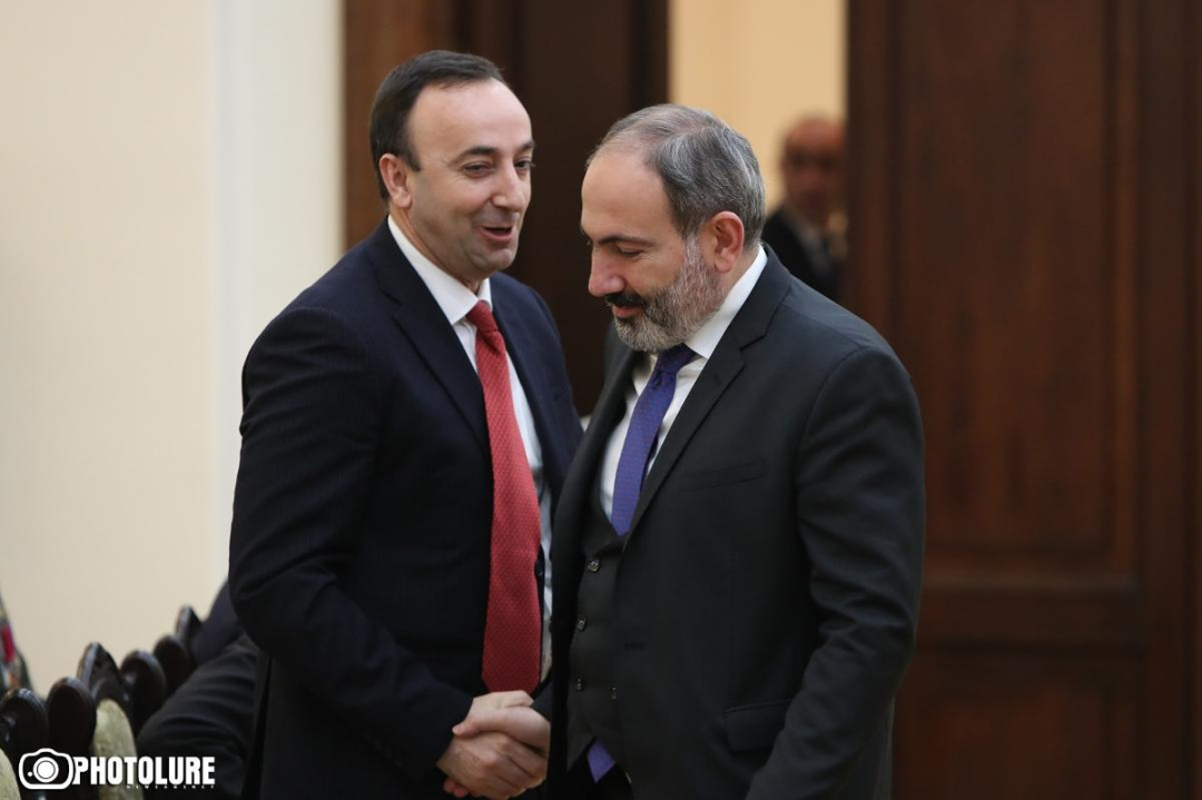 Հրայր Թովմասյան vs Նիկոլ Փաշինյան. իրավական սոուսով համեմված քաղաքական պայքար