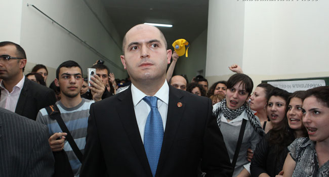 Ոչ ադեկվատ նախարար