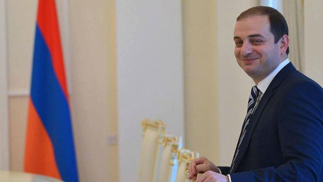 Օճառ և զուգարանի թուղթ նախագահականին՝ նախագահականի պաշտոնյայի ընտանիքից