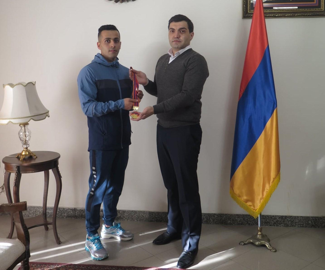 Իրանցի մարզիկն իր ոսկե մեդալը նվիրել է պատերազմում զոհված հայ մարզիկի ընտանիքին