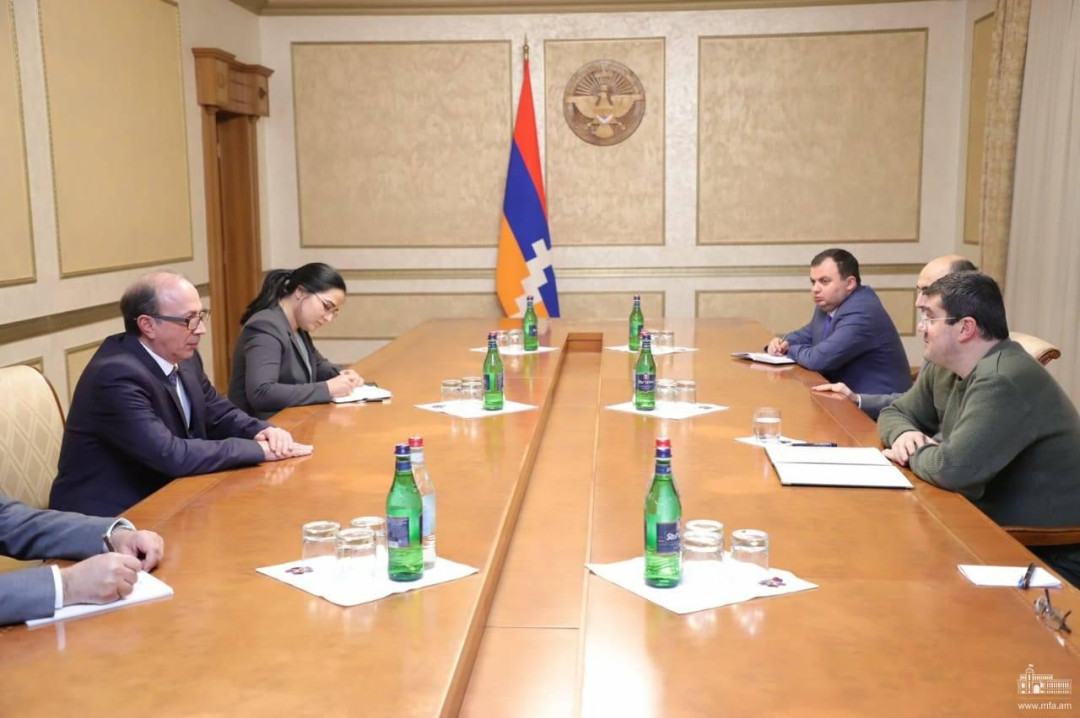 Արա Այվազյանն ու Արայիկ Հարությունյանը քննարկել են գերիների անվտանգ հայրենադարձման հարցերը