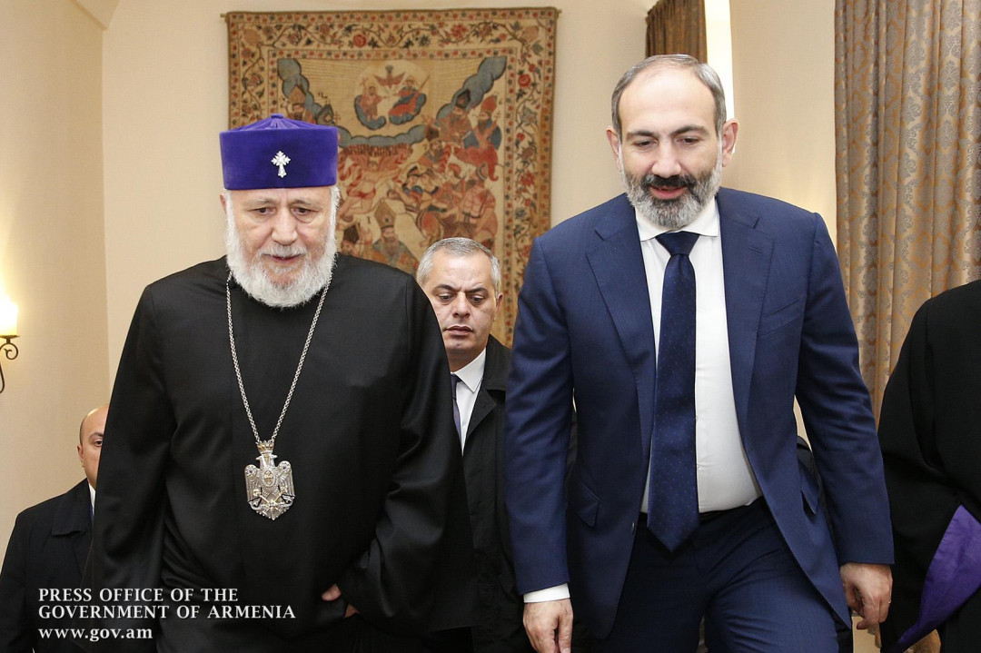 Ընտրել նոր վարչապետ ու ձևավորել ազգային համաձայնության ժամանակավոր կառավարություն․ կաթողիկոս