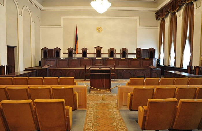Ըստ ՍԴ-ի՝ զրպարտության ու վիրավորանքի համար առավել խիստ պատիժ նախատեսող օրենքը սահմանադրական է