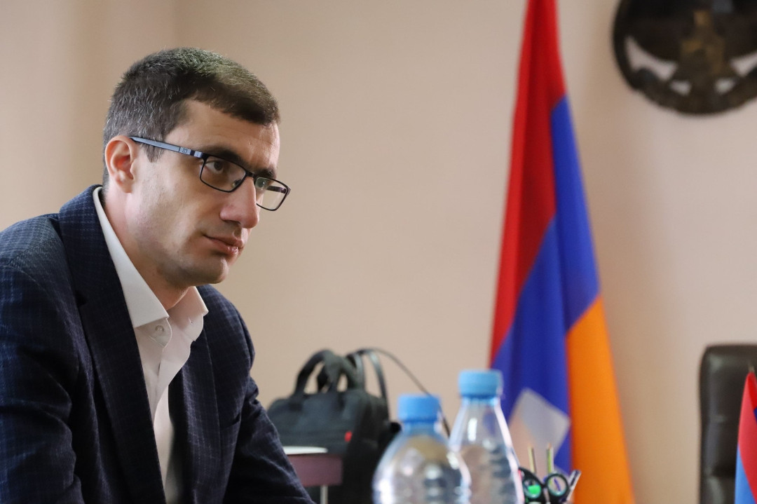 Աշխատանքի և սոցիալական հարցերի նախարարը դադարեցնում է պաշտոնավարումը