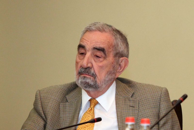 Կյանքից հեռացել է բարերար Հրայր Հովնանյանը