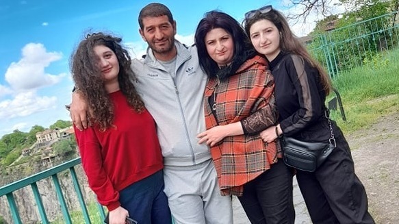 Աւետիսեանները քրտինքով կը պահեն հողը