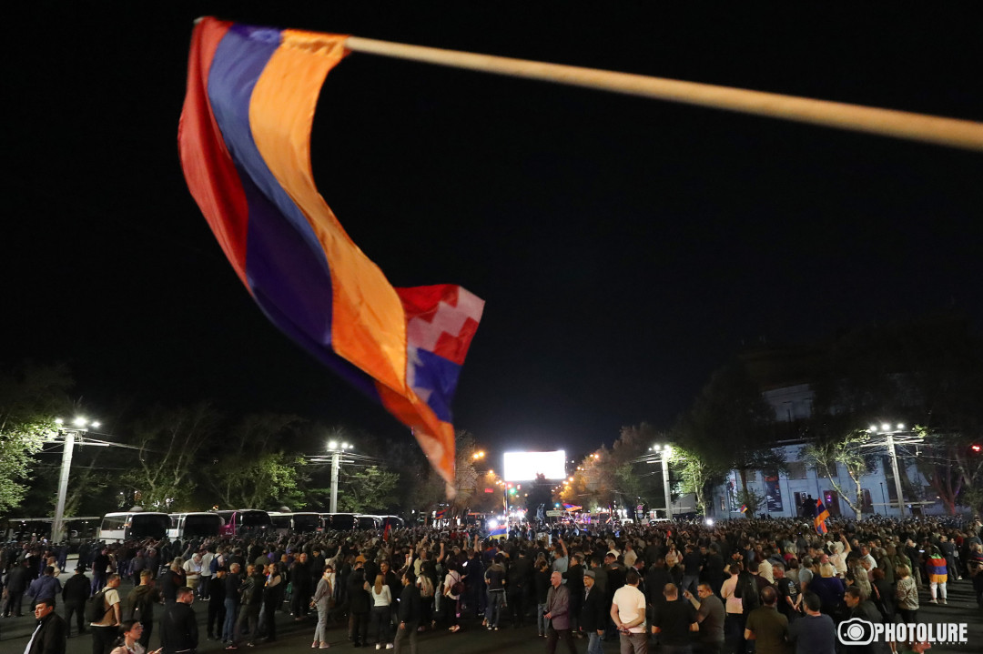 Հայրենիք, Սփիւռք ... եւ կողմեր