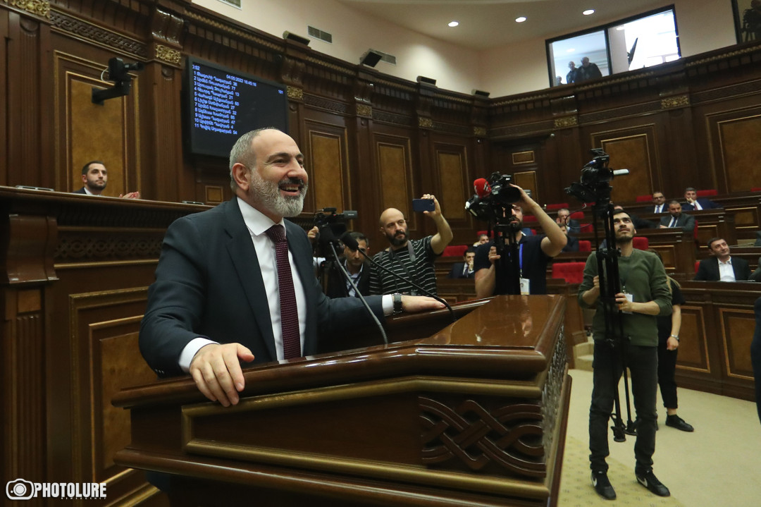 Pashinyan talks POWs, enclaves, Karabakh status in parliament speech