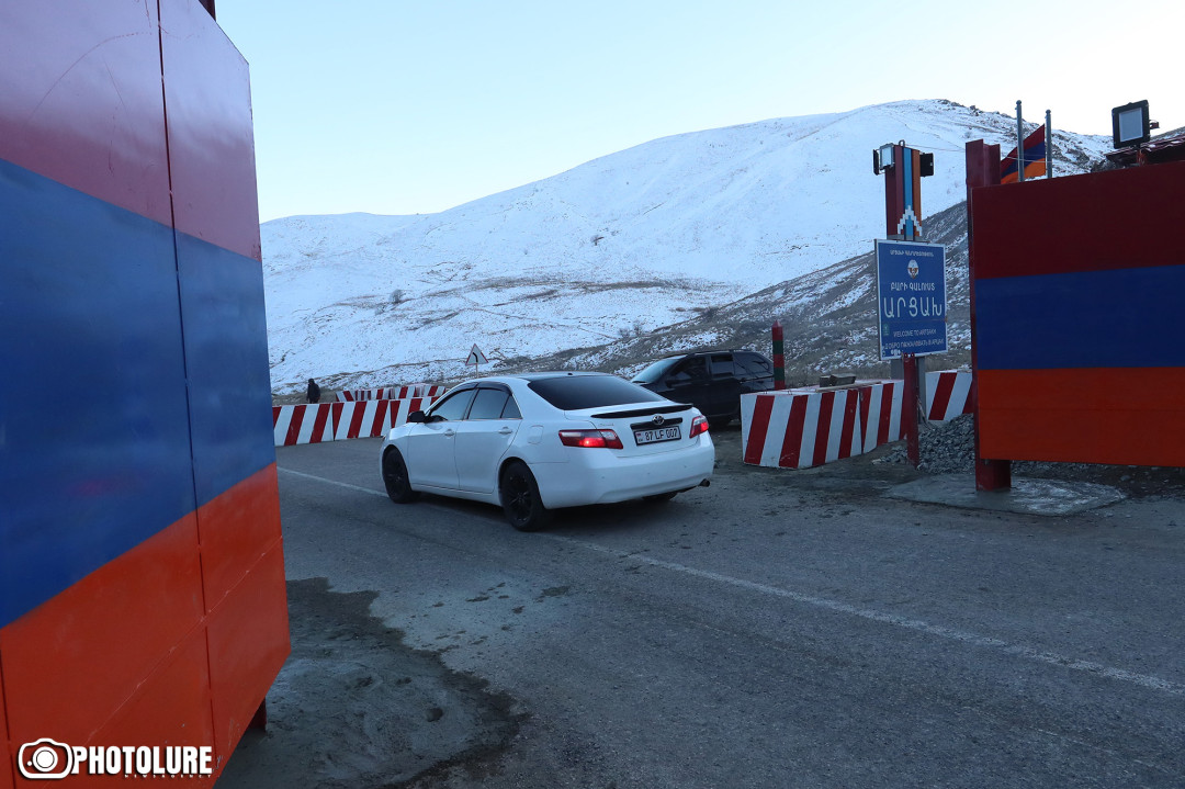 Armenia to consider setting up checkpoints on Azerbaijan border