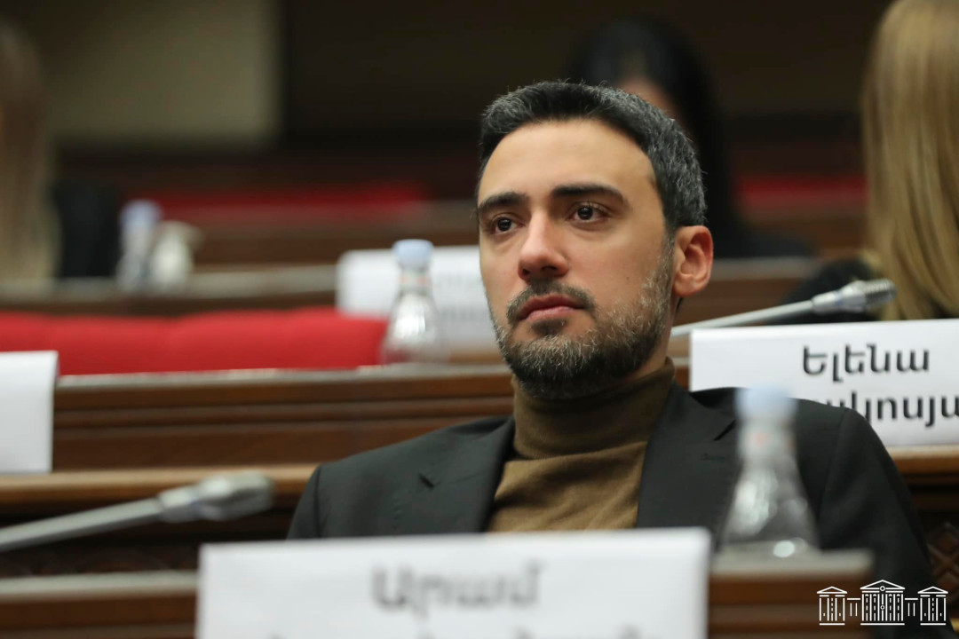 Արամ Վարդևանյանը վայր է դնում մանդատը