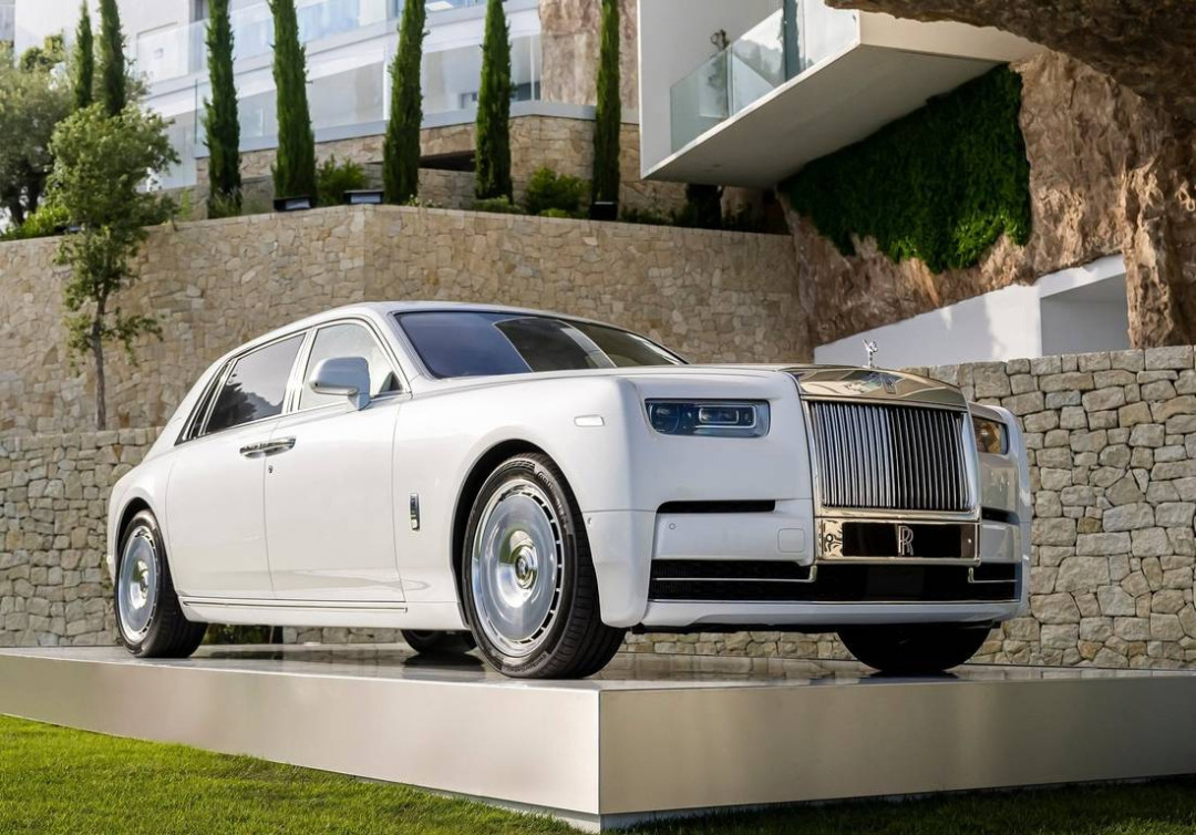 Երբ կինն իրեն նույնացնում է Rolls Royce-ի հետ․․․
