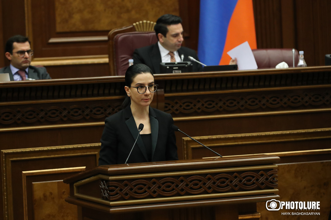 Սեյրան Օհանյանի վերաբերյալ միջնորդագրերից մեկը «անհամեմատ էժան գնով» զորամասի տարածքի օտարման մասին է