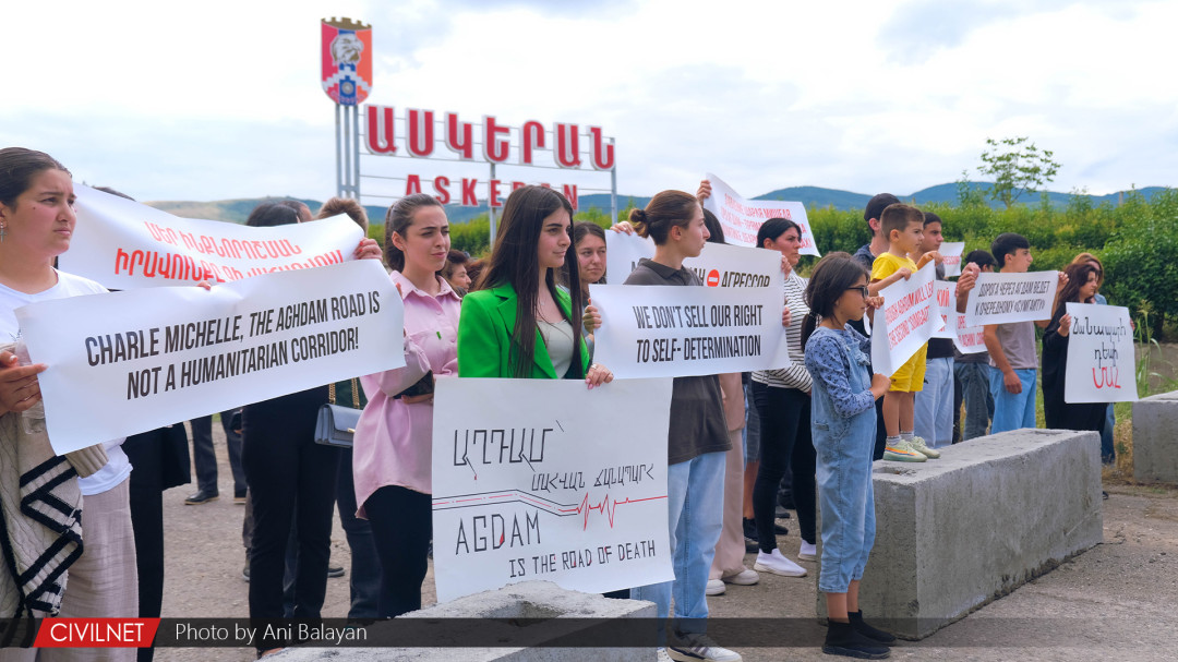 “Aghdam is the road of death.” Artsakh residents block road to Azerbaijan