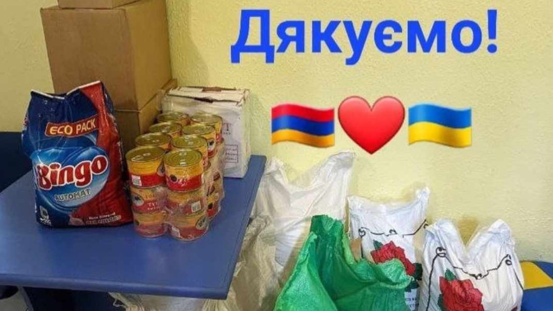 Фото с портретами Бандеры и Нжде висят в украинском центре, а не в детском саду