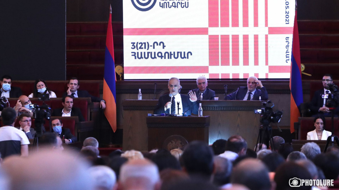 Բագրատ սրբազանը հանդիպել է ՀԱԿ-ի ներկայացուցիչների հետ