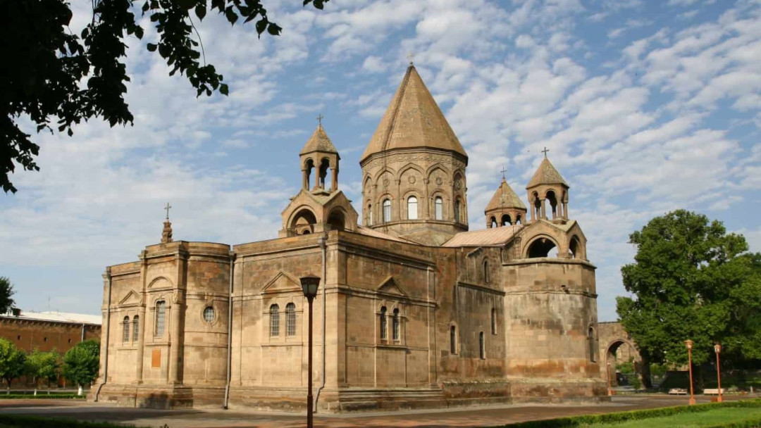 Մայր Աթոռն իշխանության մեղադրանքներն անվանում է «կեղծ, անհիմն և մերկապարանոց»