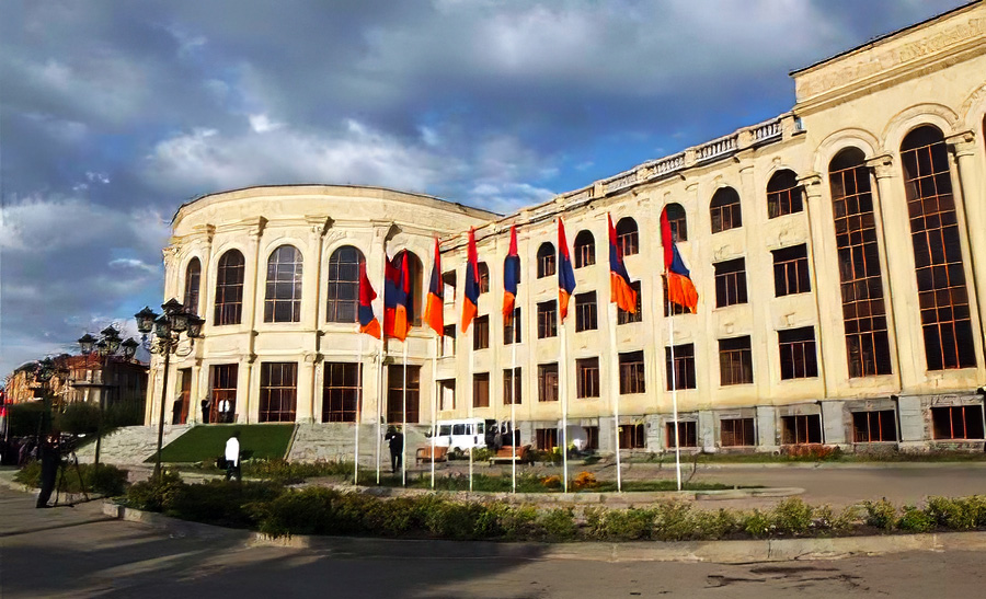 Գյումրու համայնքապետարանի երկու աշխատակից է ձերբակալվել