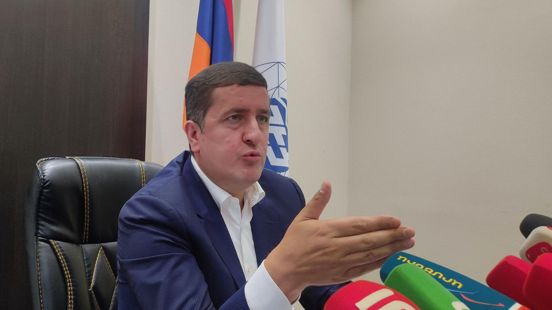 ՀԷՑ-ի ղեկավարն ընկերության շուրջ կատարվողը համեմատում է «խելագարության կանխավարկածի» հետ