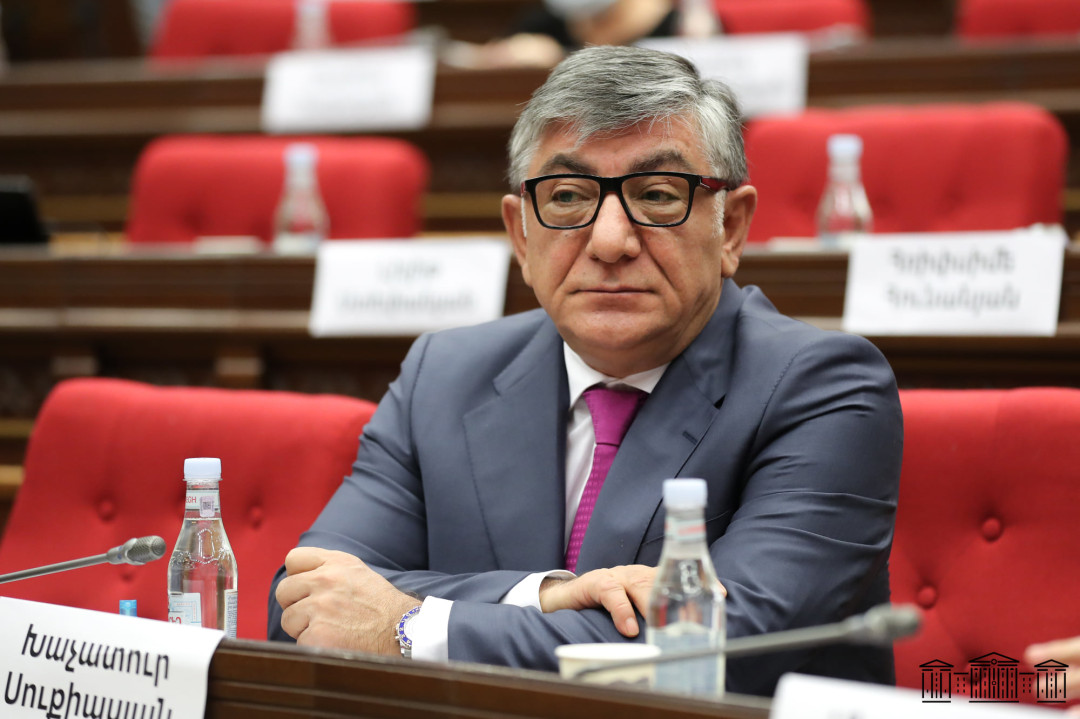 Russia’s security agency accuses Armenian lawmaker of benefitting from stolen diamonds