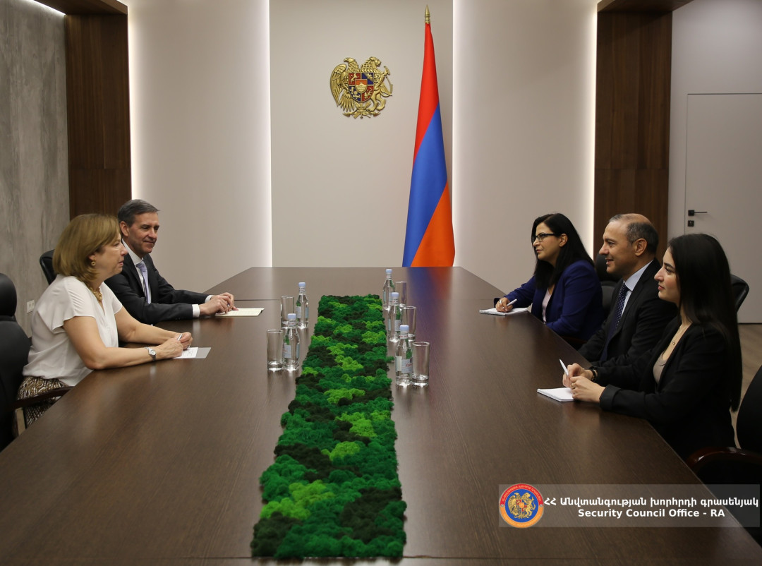 ԱԽ քարտուղարն ու ԱՄՆ դեսպանը քննարկել են ապաշրջափակման հարցը