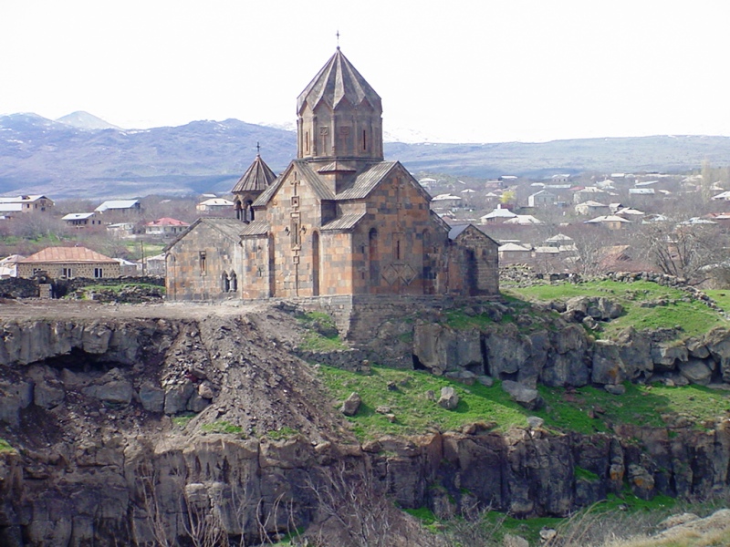 Pashinyan to attend liturgy by defrocked priest in new flashpoint of church-state conflict