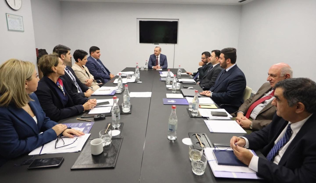 Հայաստանի ԱԽ քարտուղարը հանդիպել է ադրբեջանցի փորձագետների հետ