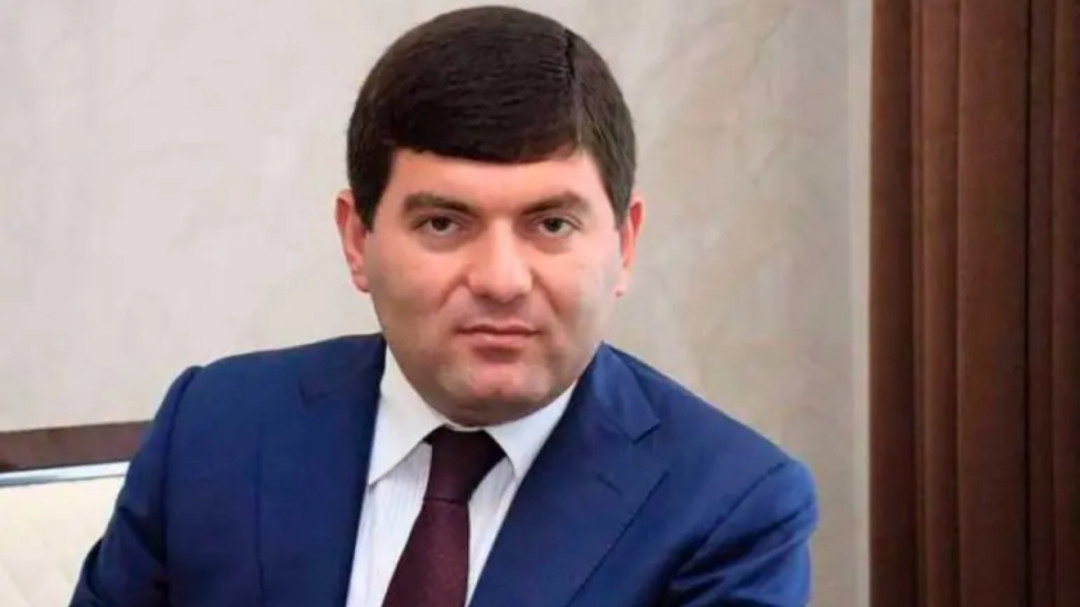 Մասիսի համայնքապետ Դավիթ Համբարձումյանին կալանավորել են ինքնաթիռից