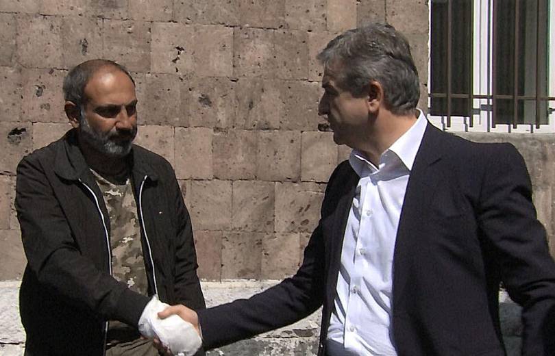 Փաշինյանը պատմել է, թե Կարեն Կարապետյանը 2018-ին ինչ առաջարկներ է արել իրեն