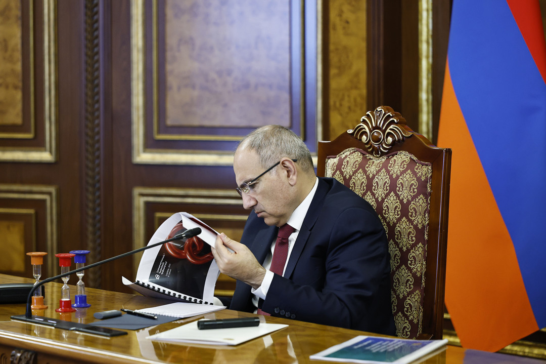 Փաշինյանը հանձնարարեց ստեղծել երկու աշխատանքային խումբ՝ օդի աղտոտվածության և խցանումների հարցերով